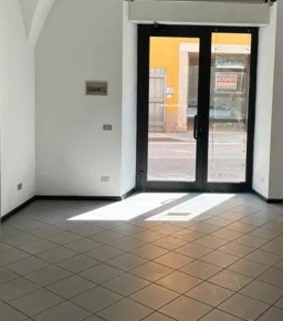Foto Negozio a Prato Centro Storico - Duomo di 30 m² con 1 locali