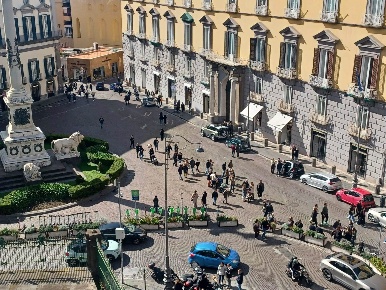 Foto Negozio a Napoli Chiaia di 50 m² con 1 locali in affitto