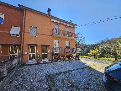 Foto Appartamento a San Severino Marche di 100 m² con 4 locali in vendita