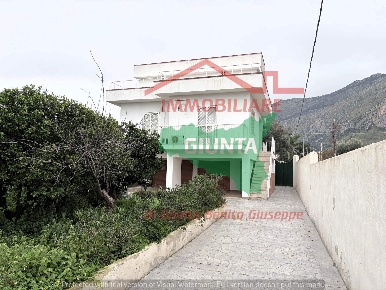 Foto Villa unifamiliare a Carini Torre Muzza di 190 m² con 6 locali