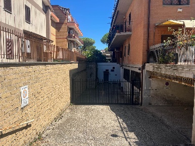Foto Laboratorio in Via Bivongi, Roma Anagnina di 400 m² con 3 locali