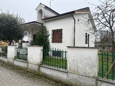 Foto Villa unifamiliare a Vigevano Corso Genova, Esselunga di 150 m²