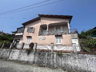 Foto Appartamento a Fivizzano San Terenzo Monti di 210 m² con 10 locali