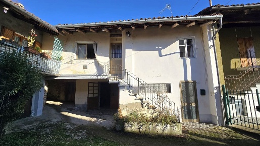 Foto Casa indipendente in Via Salita Ferraria 28, Camburzano di 120 m²