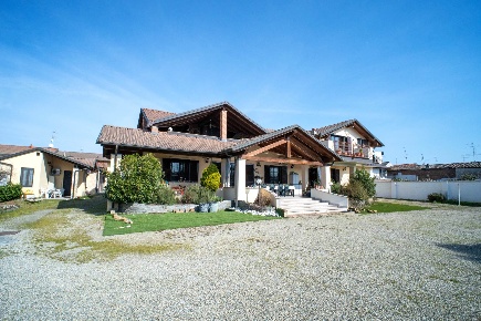 Foto Villa bifamiliare in Via Prarolo 15, Vercelli Cappuccini di 380 m²