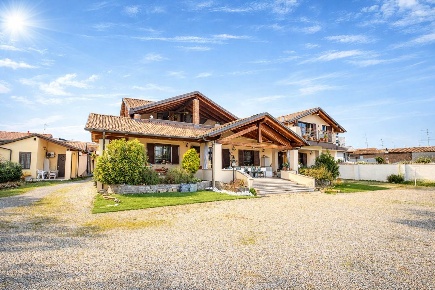 Foto Villa bifamiliare in Via Prarolo 15, Vercelli Cappuccini di 380 m²