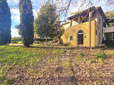 Foto Appartamento a Riparbella di 140 m² con 6 locali in vendita