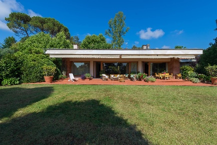 Foto Villa unifamiliare a Lucca Monte San Quirico - Tre Cancelli di 940 m²