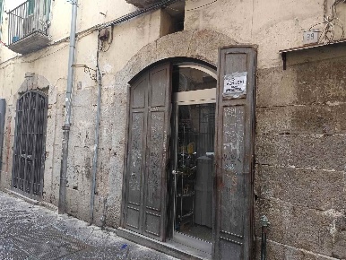 Foto Negozio a Salerno Centro Storico - Teatro Verdi di 18 m² con 1 locali