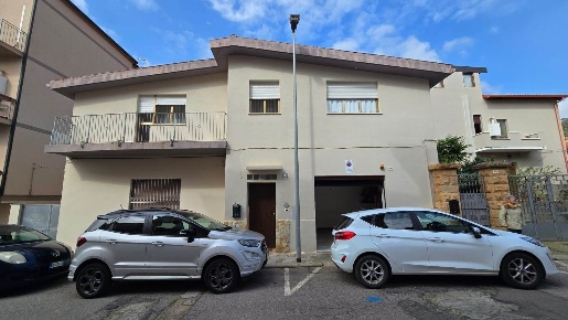 Foto Appartamento a Iglesias Centro di 201 m² con 8 locali in vendita