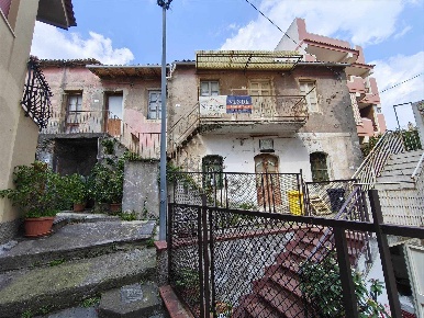 Foto Villa unifamiliare in Via Pietro Mauro 10, Nizza di Sicilia di 409 m²