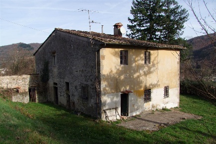 Foto Rustico a Dicomano di 300 m² con 8 locali in vendita