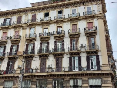 Foto Appartamento a Napoli Centro Storico di 130 m² con 4 locali in vendita
