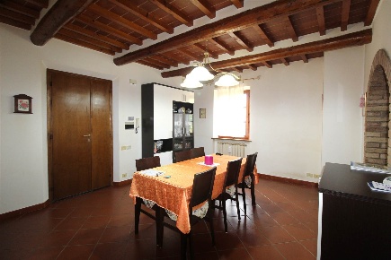 Foto Appartamento a Poggibonsi Staggia di 293 m² con 9 locali in vendita