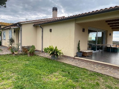 Foto Rustico a Magliano in Toscana Centro di 300 m² con 6 locali in vendita