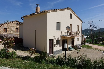 Foto Casa indipendente a San Severino Marche Isola di 200 m² con 8 locali