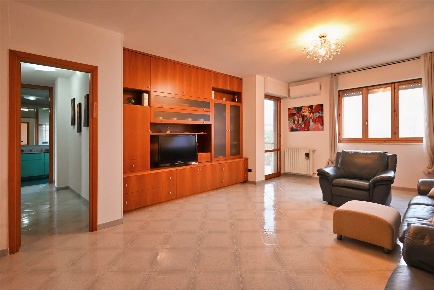 Foto Appartamento in Viale Della Resistenza 82, Castellana Grotte di 114 m²