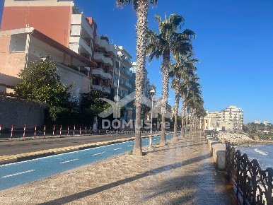 Foto Attico in Lungomare Cristoforo Colombo, Trani di 95 m² con 3 locali