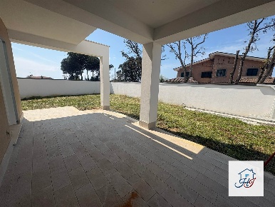 Foto Villa bifamiliare a Anzio Villa Claudia di 77 m² con 4 locali