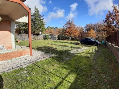 Foto Villa bifamiliare a Chianciano Terme Centro di 350 m² con 10 locali