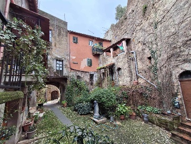 Foto Appartamento in centro storico, Capena Centro di 100 m² con 2 locali