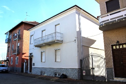 Foto Casa indipendente in Via Transilvania 16/18, Vercelli di 196 m²