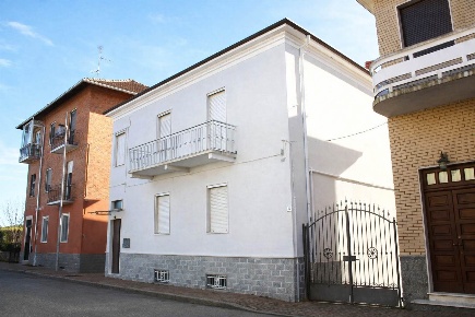 Foto Casa indipendente in Via Transilvania 16/18, Vercelli di 196 m²