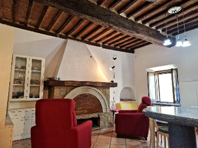 Foto Appartamento a Guardistallo di 100 m² con 5 locali in vendita