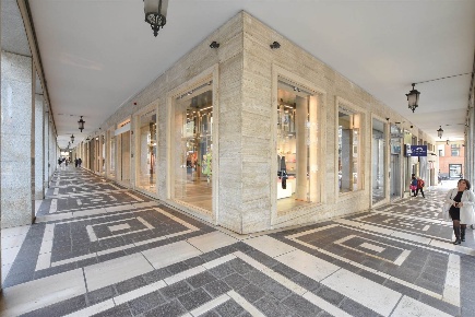 Foto Attività commerciale in Via Santi martiri 28, Salerno Centro di 90 m²