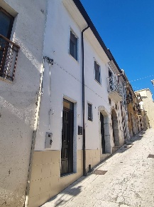 Foto Case semi ndipendenti in Via Roma, Parolise di 90 m² con 3 locali