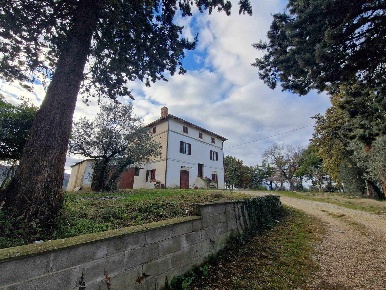 Foto Villa unifamiliare a Castel Ritaldi di 335 m² con 6 locali in vendita