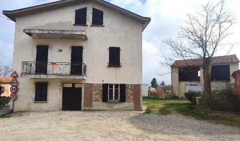 Foto Casa indipendente a Castana Cassinassa di 400 m² con 10 locali