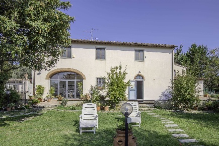 Foto Rustico a Fiesole di 300 m² con 10 locali in vendita