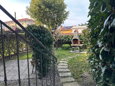 Foto Villa a schiera a Collesalvetti di 139 m² con 6 locali in vendita