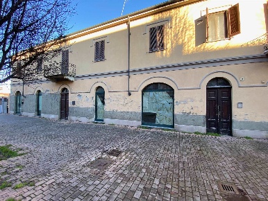 Foto Negozio in via Galileo Ferraris  9/b, Trino Centro di 80 m² in vendita