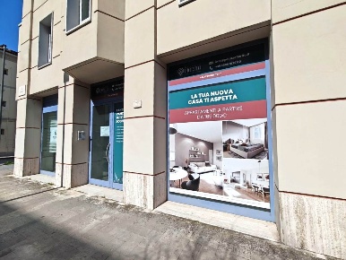 Foto Negozio a Cecina Cecina Centro di 59 m² con 1 locali in affitto