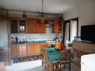 Foto Villa unifamiliare a Baronissi Antessano di 400 m² con 8 locali