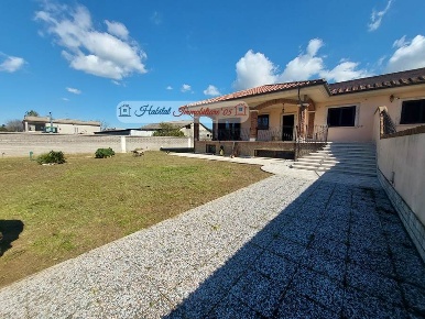 Foto Villa bifamiliare in via zagarolo, Anzio Stazione Lavinio di 195 m²