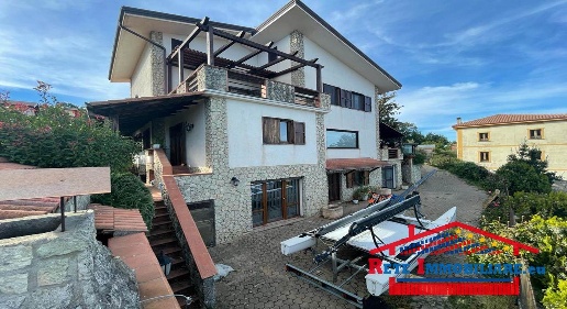 Foto Villa unifamiliare in Via Molinari, Marano Principato di 650 m²