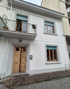 Foto Casa indipendente a Prato Zarini - Valentini di 135 m² con 5 locali