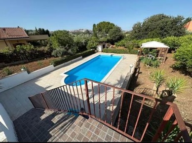 Foto Villa unifamiliare in Pian Del Lago 15, Caltanissetta di 280 m²