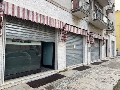 Foto Negozio in VIA CACCIATORI PIEMONTESI 9, Verona Zona Fiera di 80 m²
