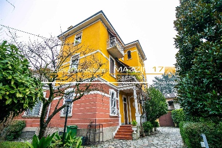 Foto Appartamento in viale Buffoli  18, Cusano Milanino di 150 m²
