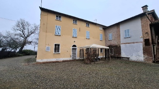 Foto Rustico a Vigolzone di 500 m² con 5 locali in vendita