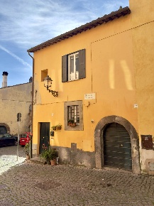 Foto Appartamento in via della pace 30, Tuscania di 120 m² con 6 locali