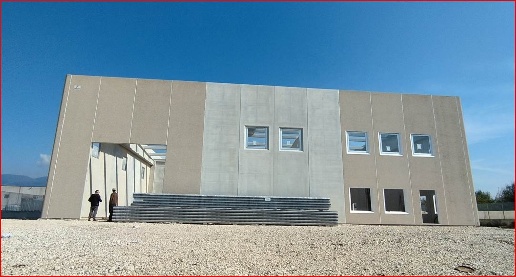 Foto Capannone industriale in periferica, Pastorano di 750 m² con 1 locali