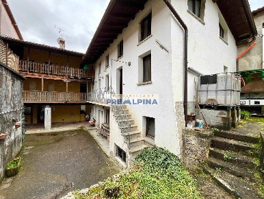 Foto Casa indipendente in VIA IV NOVEMBRE 35, Gandino Centro di 261 m²