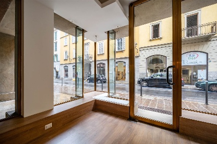 Foto Negozio a Lecco Centro di 195 m² con 3 locali in vendita