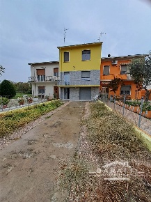 Foto Casa indipendente a Borgo Mantovano Revere di 180 m² con 4 locali