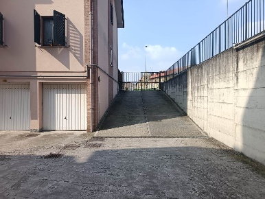 Foto Garage a Agrate Brianza Centro di 13 m² con 1 locali in vendita